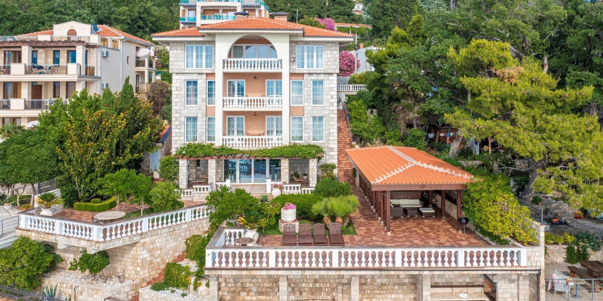 Six-Bedroom Waterfront Villa in Sutomore, Bar