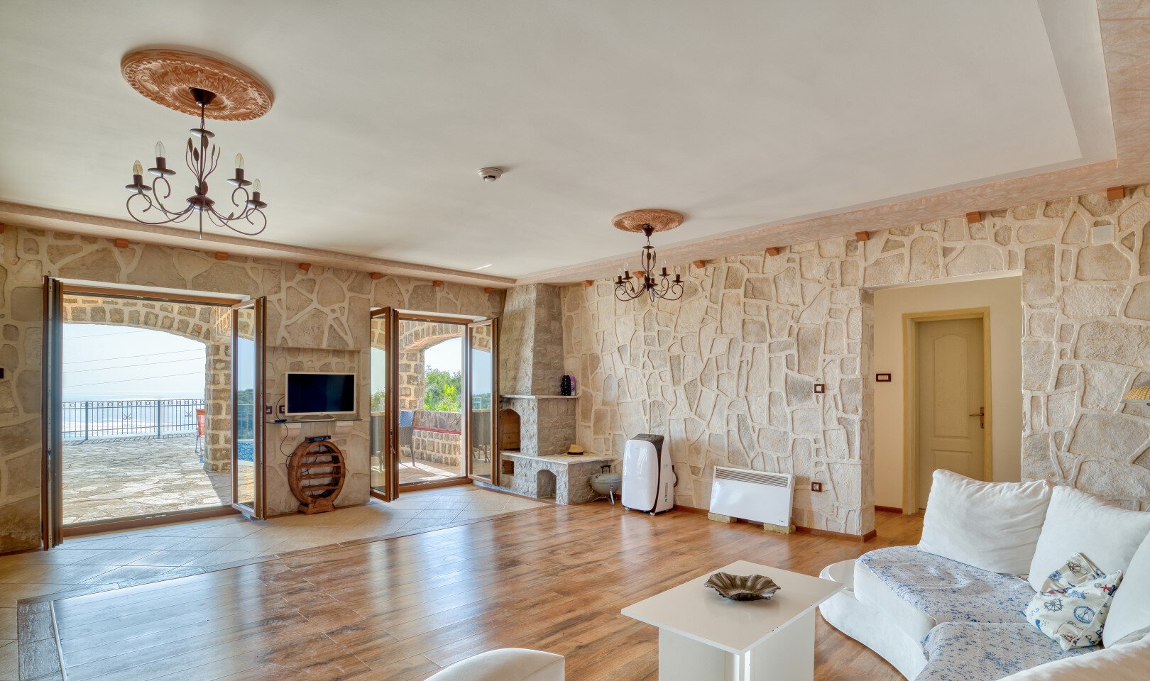 Six-Bedroom Stone Villa with Pool in Petrovac