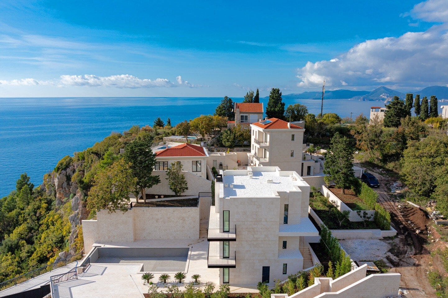 Three-Bedroom Cliffside Villa in Skočidjevojka, Budva Riviera