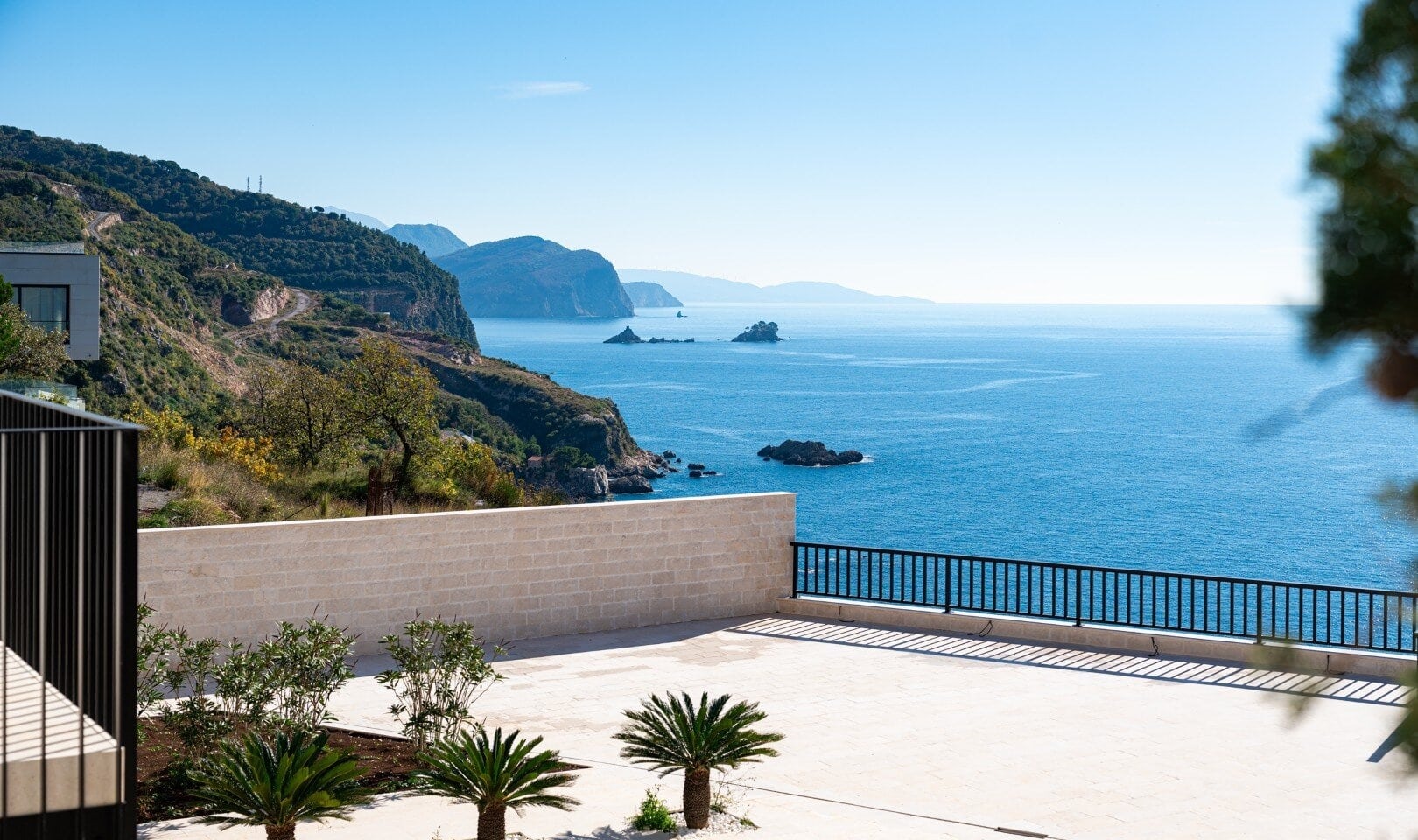 Three-Bedroom Cliffside Villa in Skočidjevojka, Budva Riviera