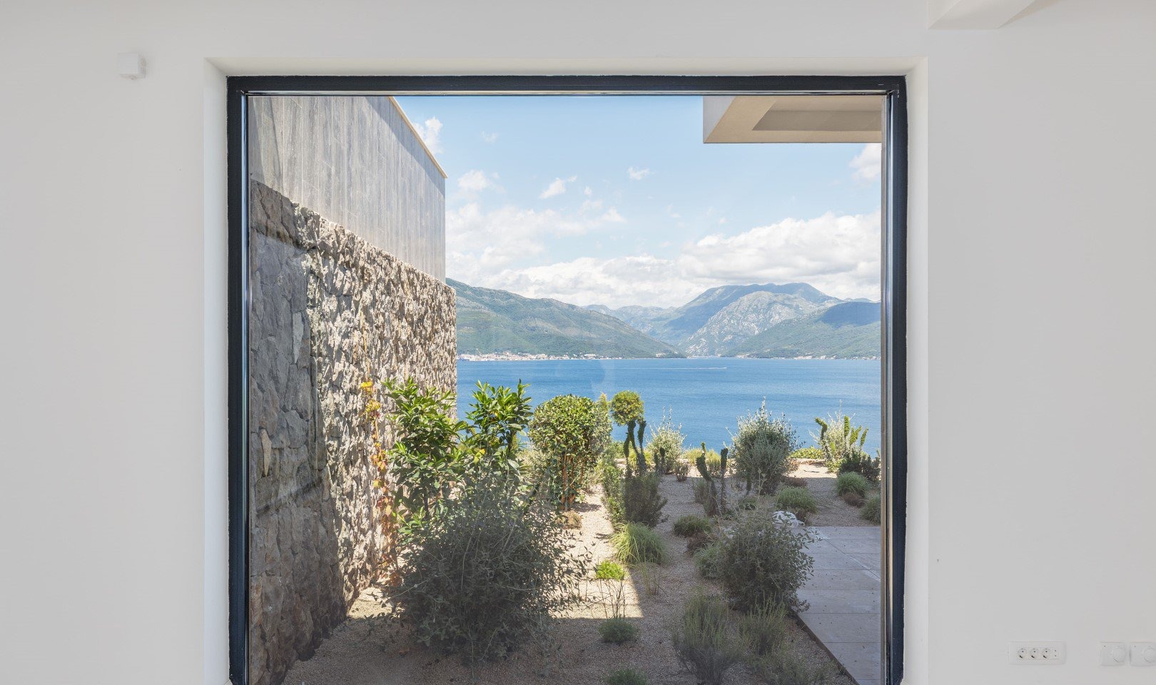 Five-Bedroom Villa with Pool in Krašići, Tivat