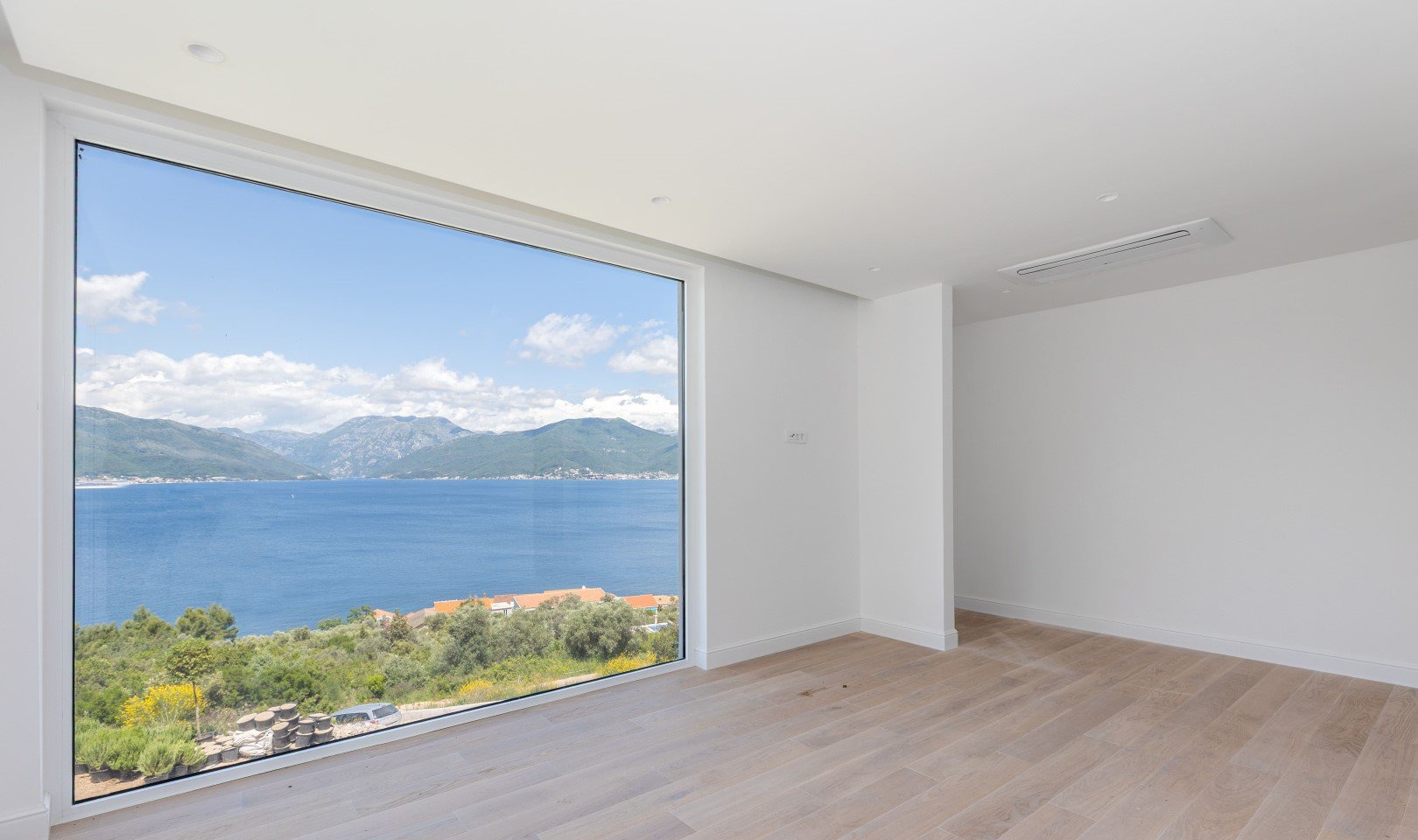 Five-Bedroom Villa with Pool in Krašići, Tivat