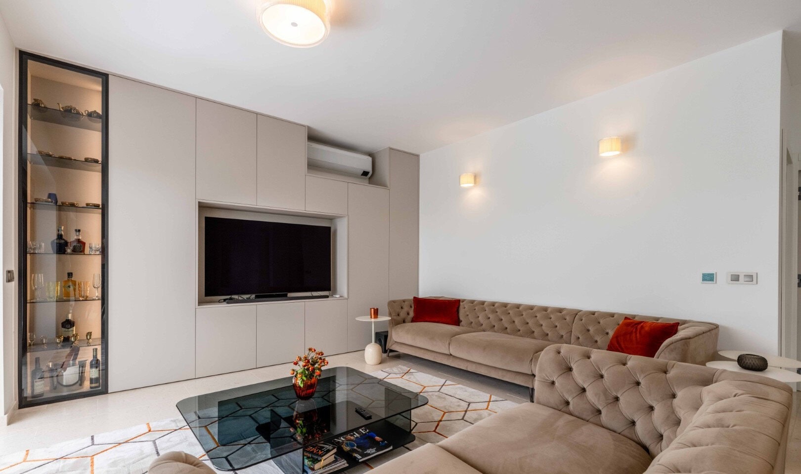 Four-Bedroom Villa with Pool in Rijeka Reževići, Budva Riviera