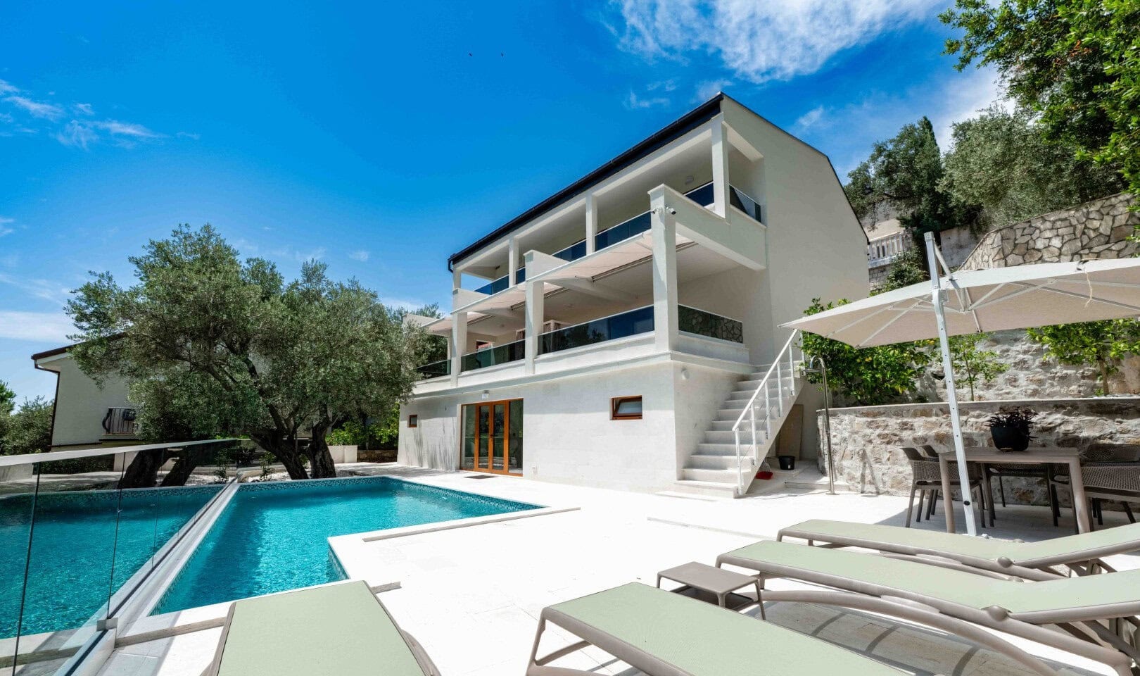Four-Bedroom Villa with Pool in Rijeka Reževići, Budva Riviera