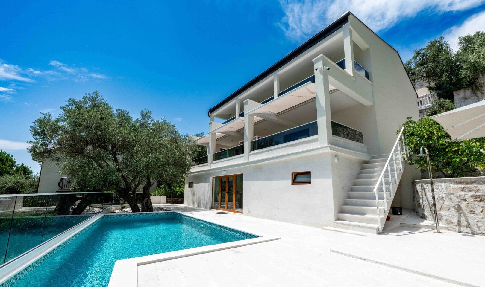 Four-Bedroom Villa with Pool in Rijeka Reževići, Budva Riviera
