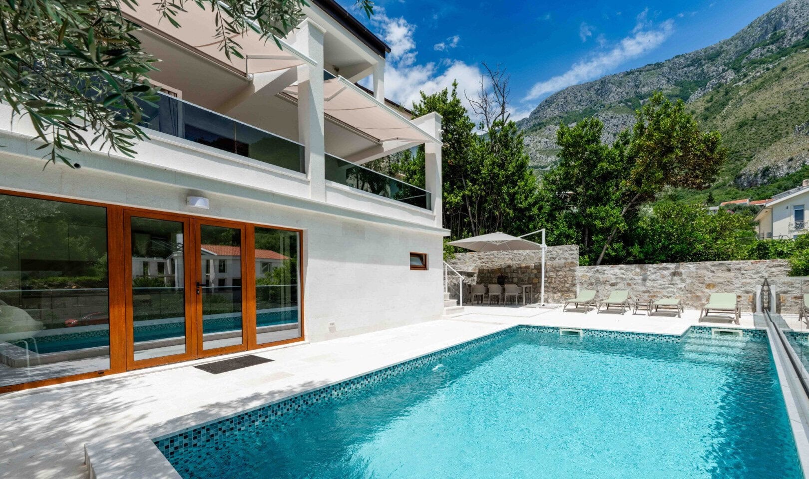 Four-Bedroom Villa with Pool in Rijeka Reževići, Budva Riviera