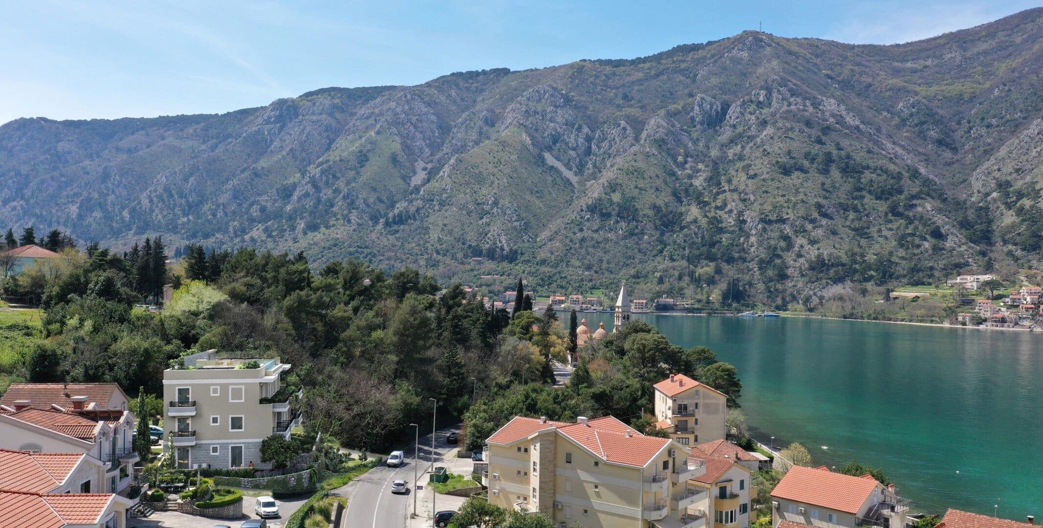 Three-Bedroom Apartment with Rooftop Pool in Dobrota, Kotor