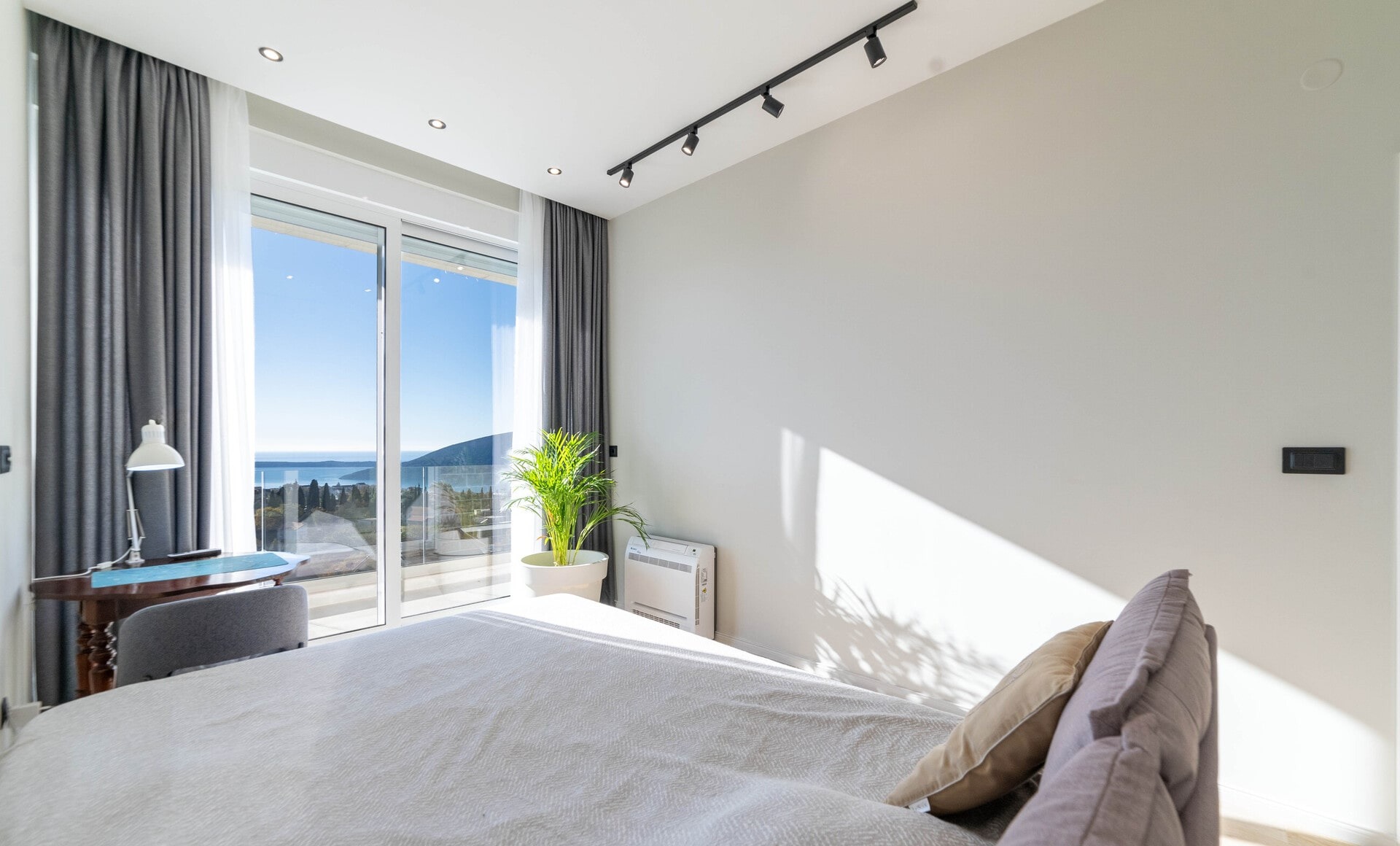 Four-Bedroom Villa with Pool in Podi, Herceg Novi