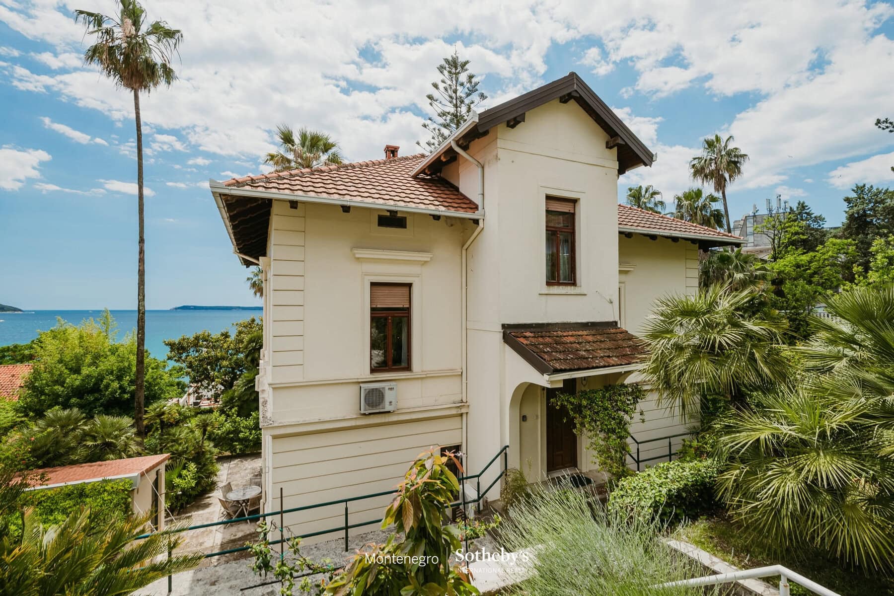 Four-Bedroom Heritage Villa in Savina, Herceg Novi