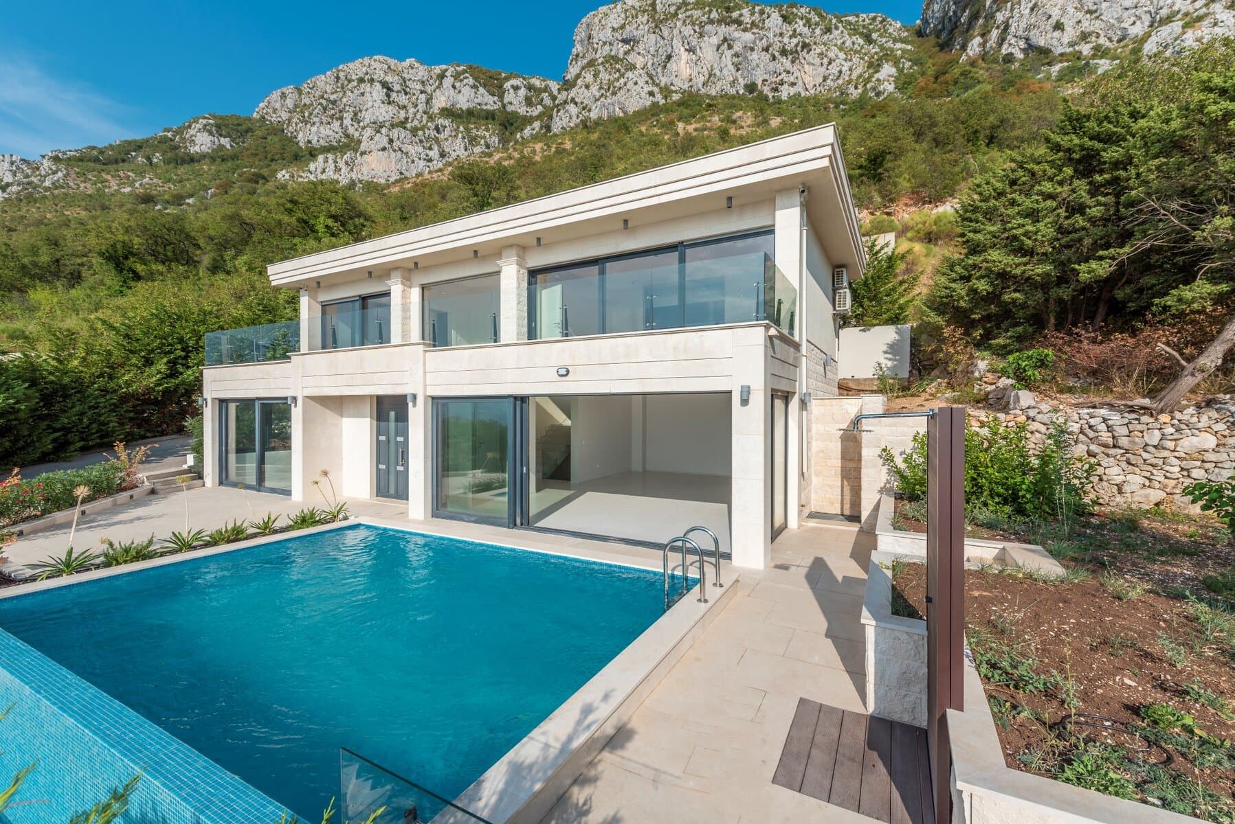 Three-Bedroom Villa in Tudorovići, Budva Riviera