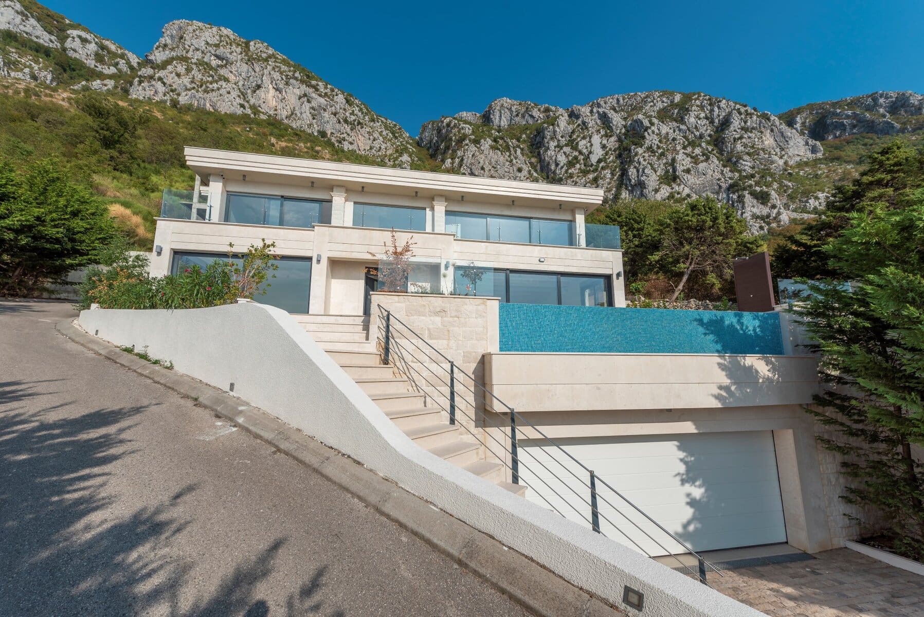 Three-Bedroom Villa in Tudorovići, Budva Riviera