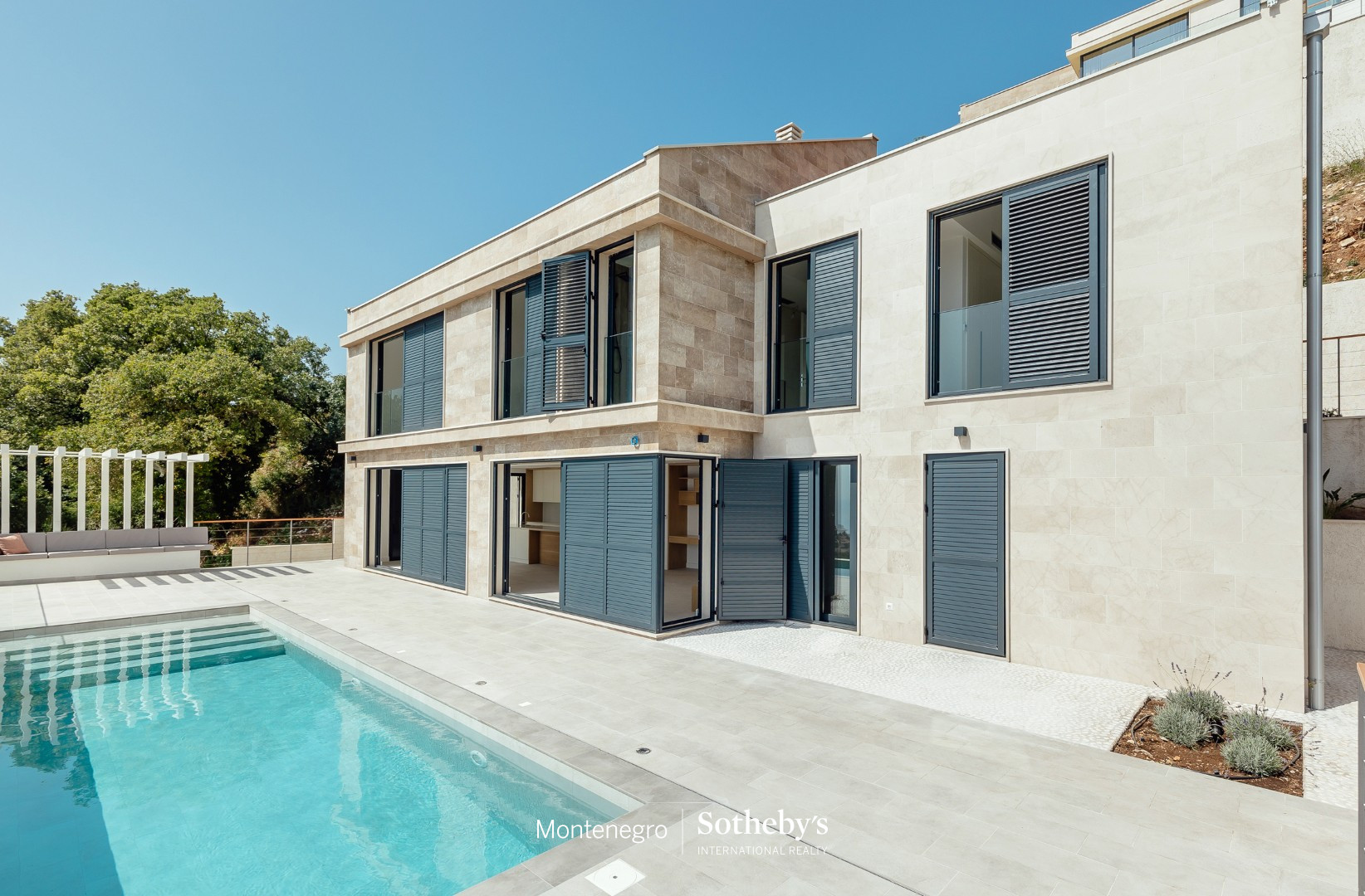 Five-Bedroom Villa in Blizikuće, Budva Riviera