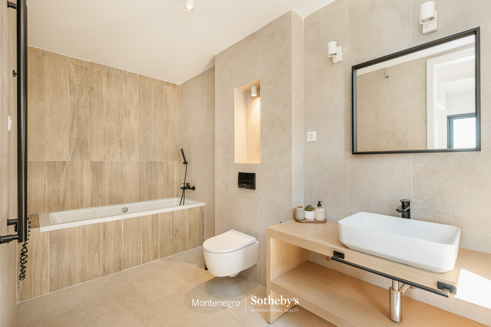 Five-Bedroom Villa in Blizikuće, Budva Riviera
