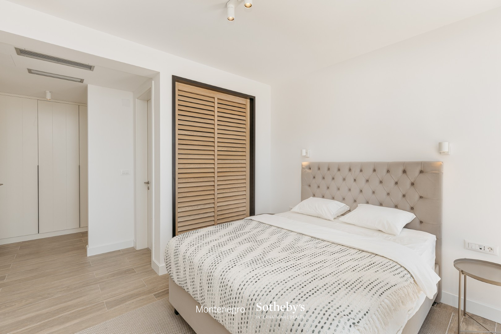 Five-Bedroom Villa in Blizikuće, Budva Riviera