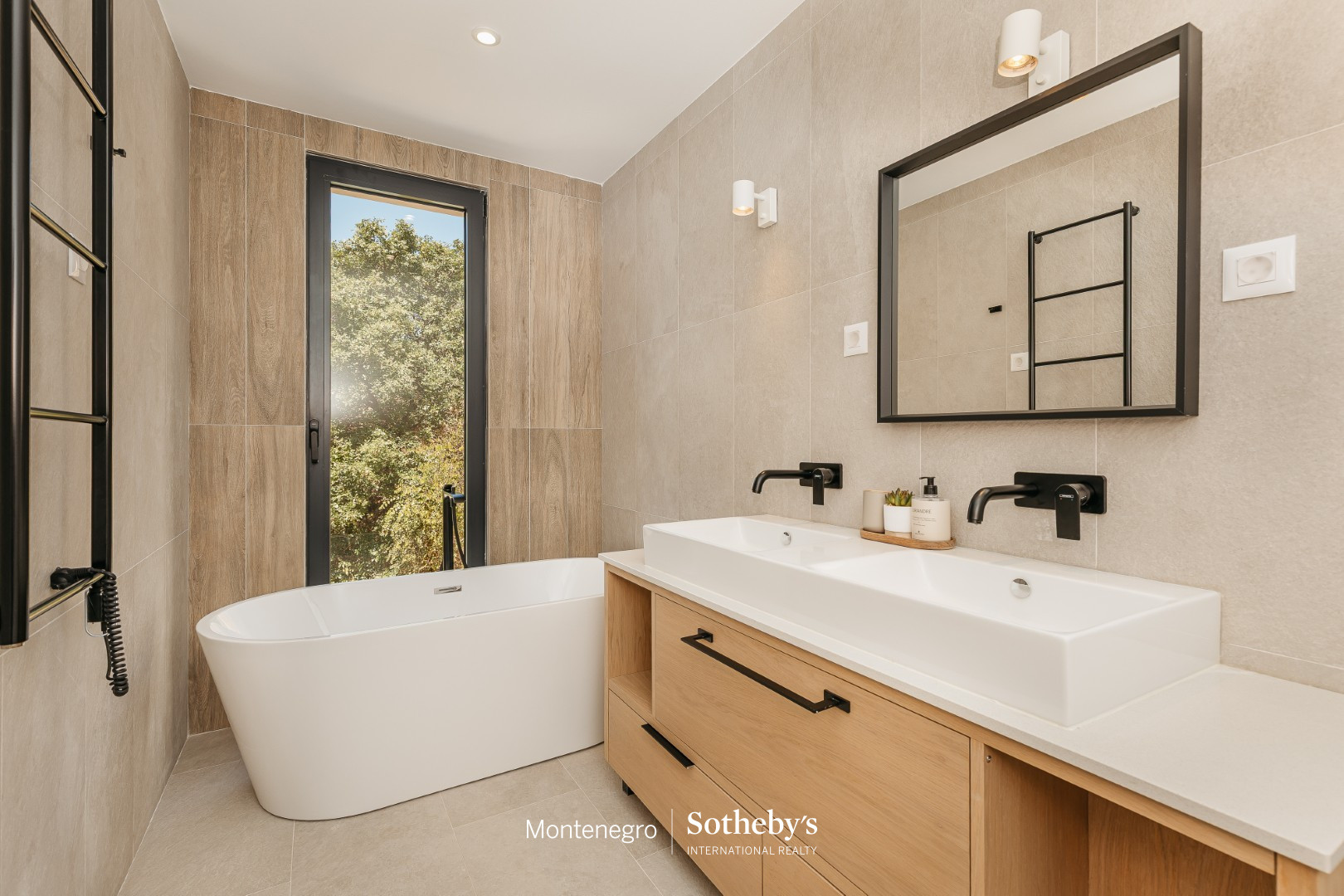 Five-Bedroom Villa in Blizikuće, Budva Riviera