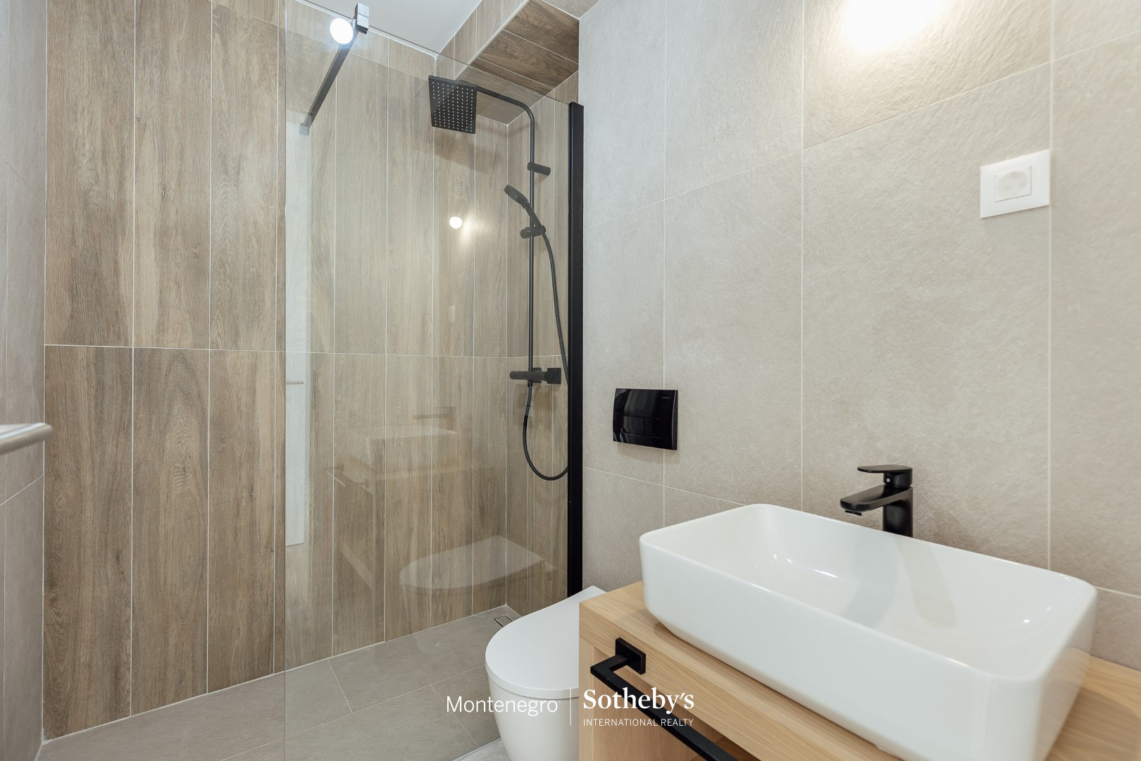 Five-Bedroom Villa in Blizikuće, Budva Riviera