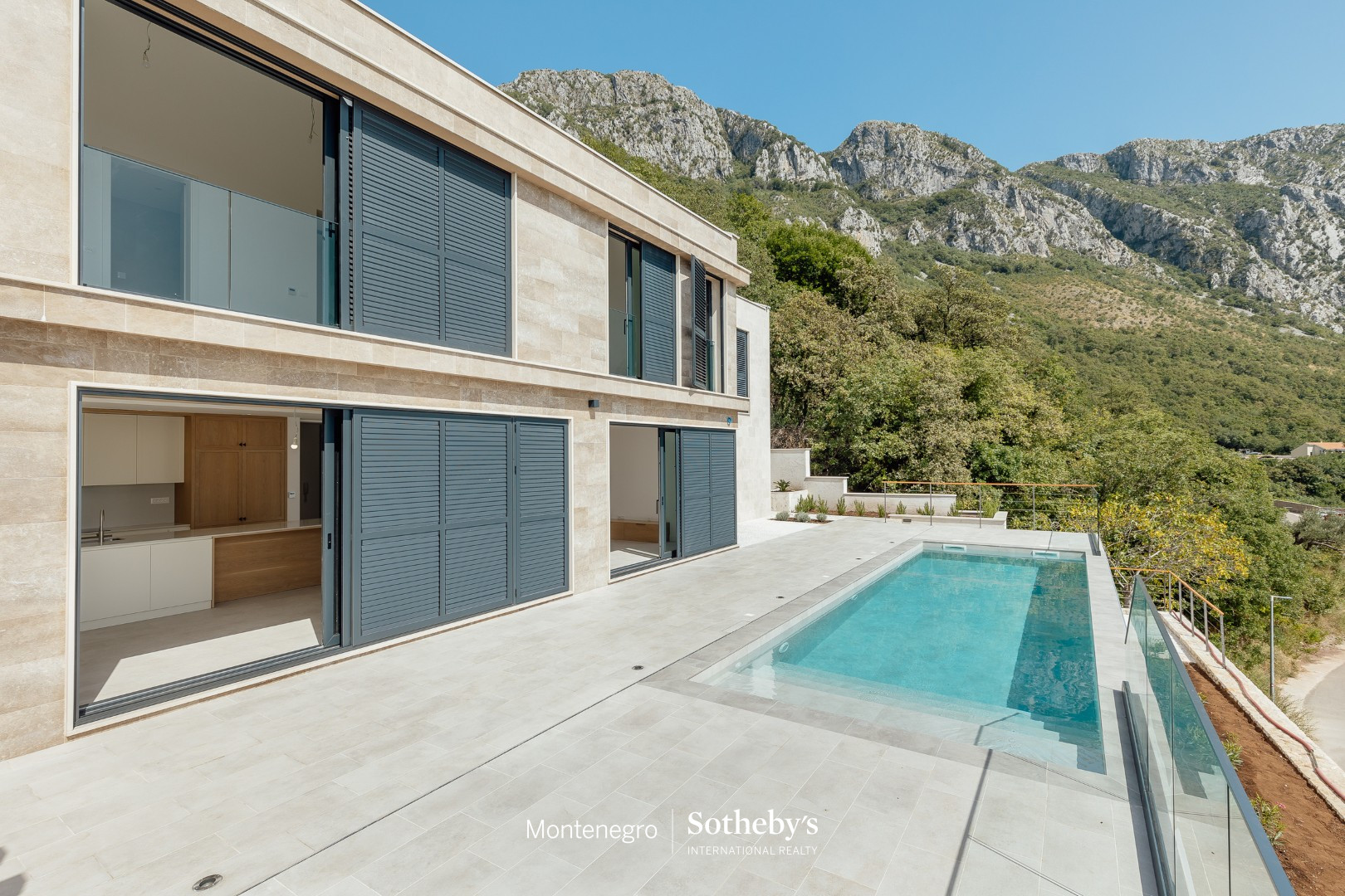 Five-Bedroom Villa in Blizikuće, Budva Riviera