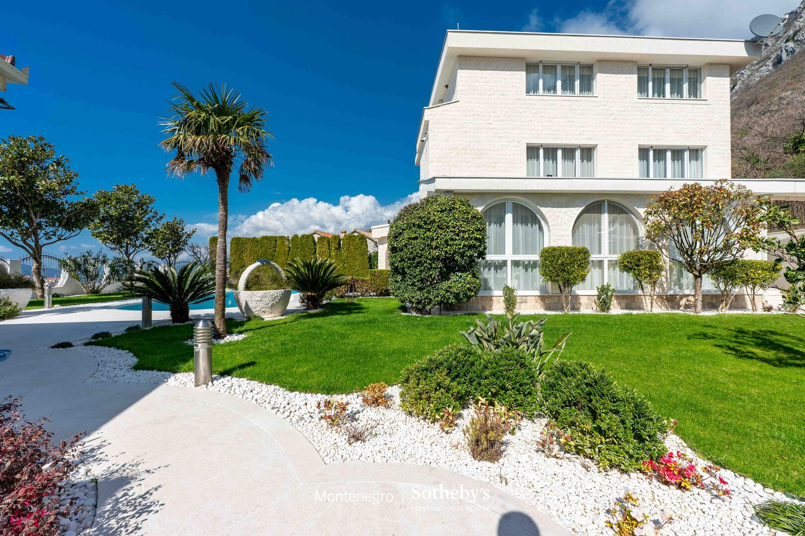 Five-Bedroom Villa in Blizikuće, Budva Riviera
