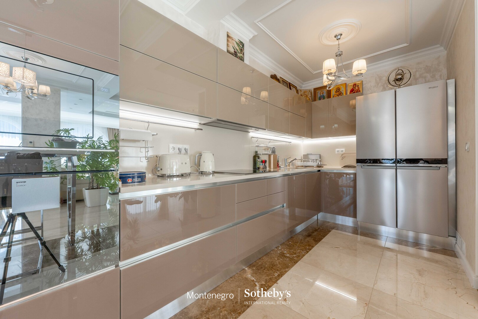 Five-Bedroom Villa in Blizikuće, Budva Riviera