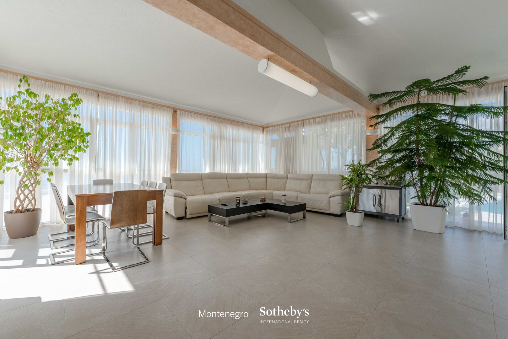 Five-Bedroom Villa in Blizikuće, Budva Riviera