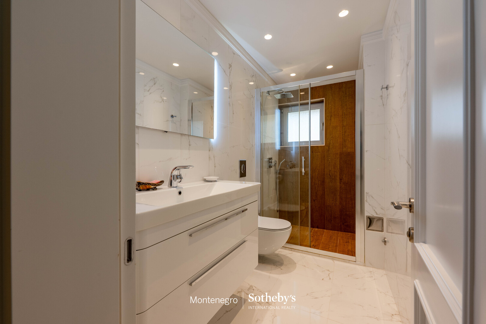 Five-Bedroom Villa in Blizikuće, Budva Riviera