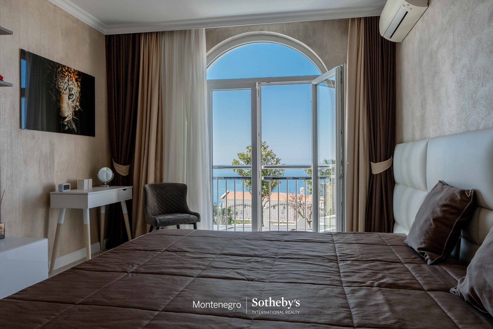 Five-Bedroom Villa in Blizikuće, Budva Riviera