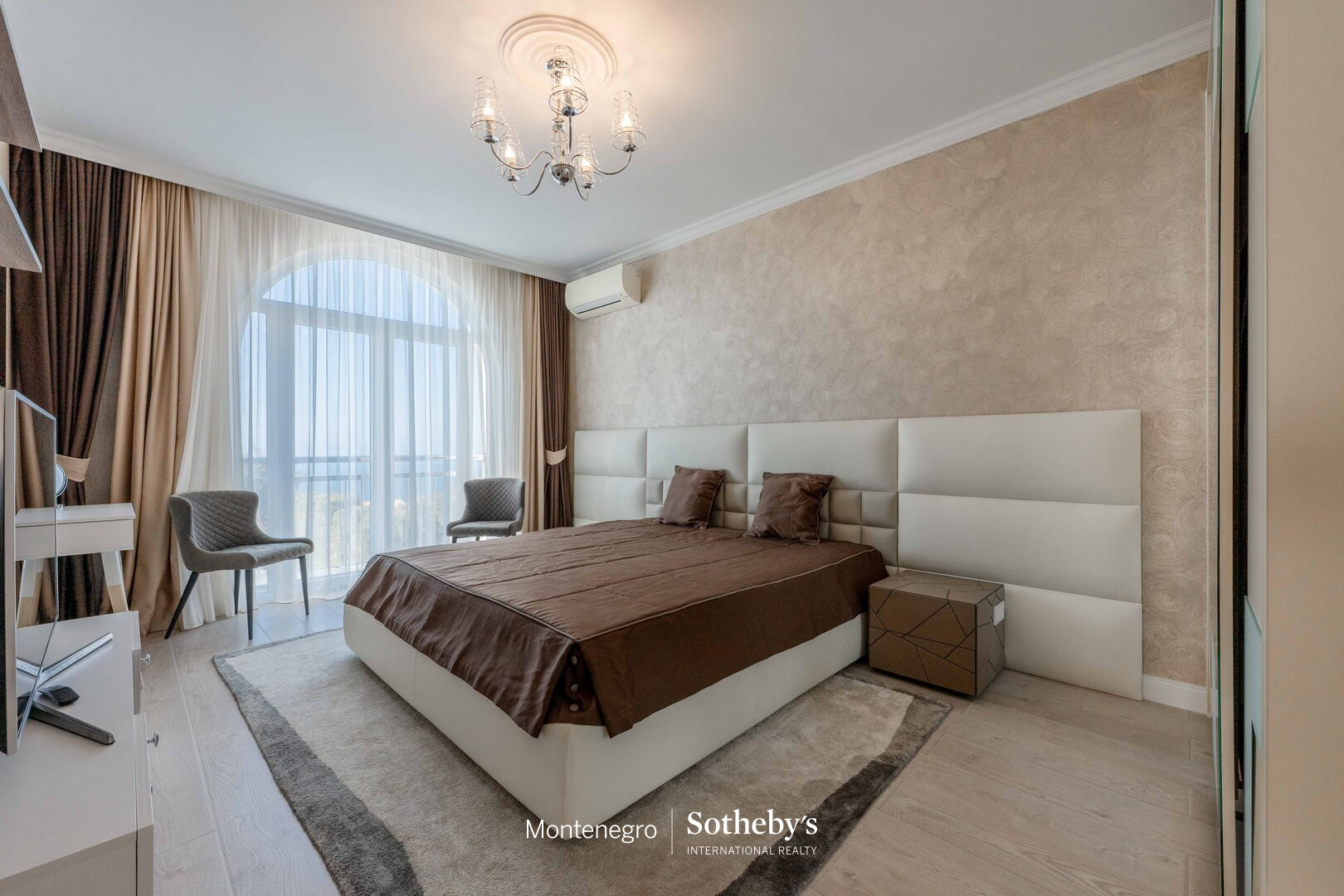 Five-Bedroom Villa in Blizikuće, Budva Riviera