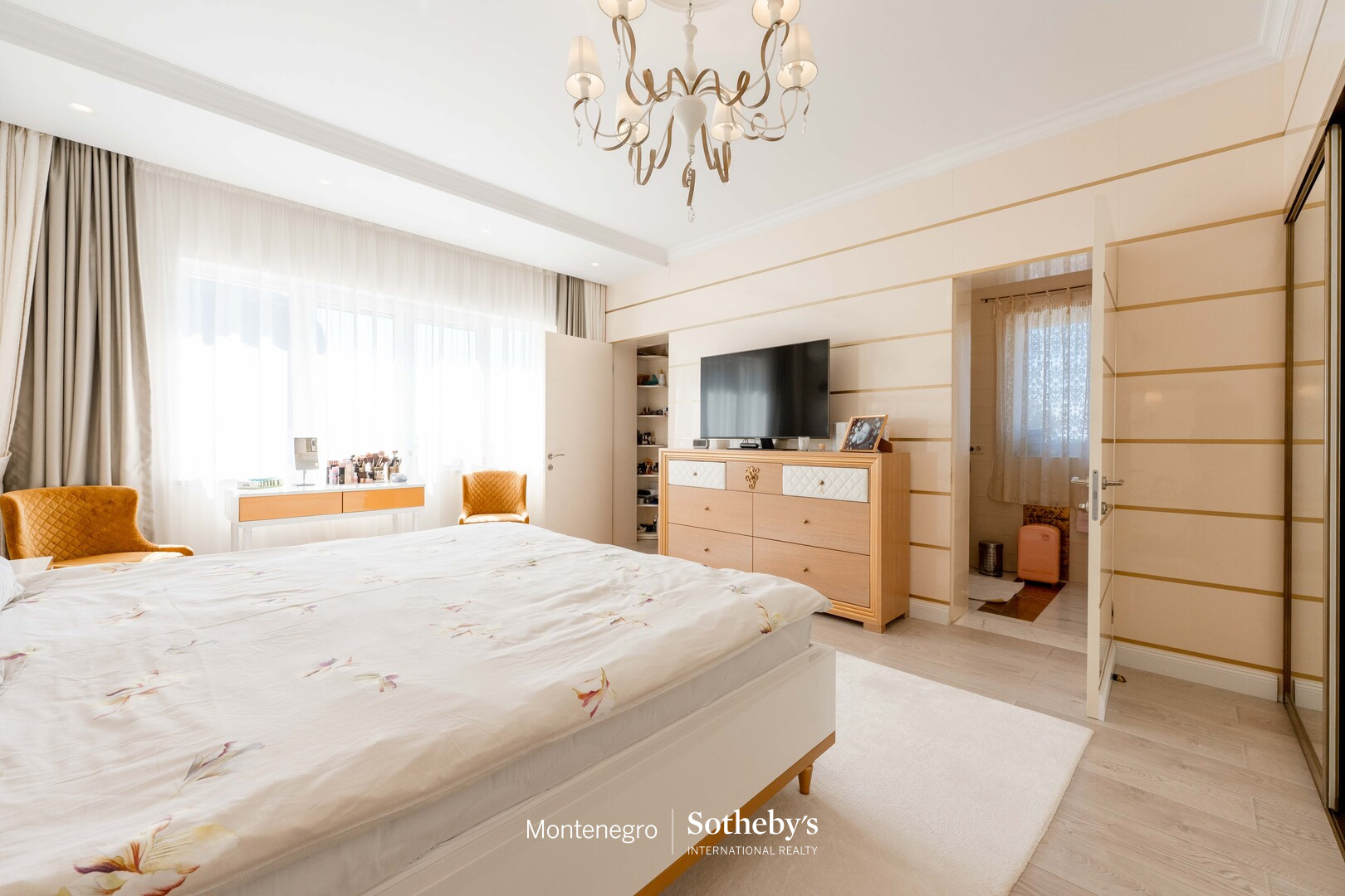 Five-Bedroom Villa in Blizikuće, Budva Riviera