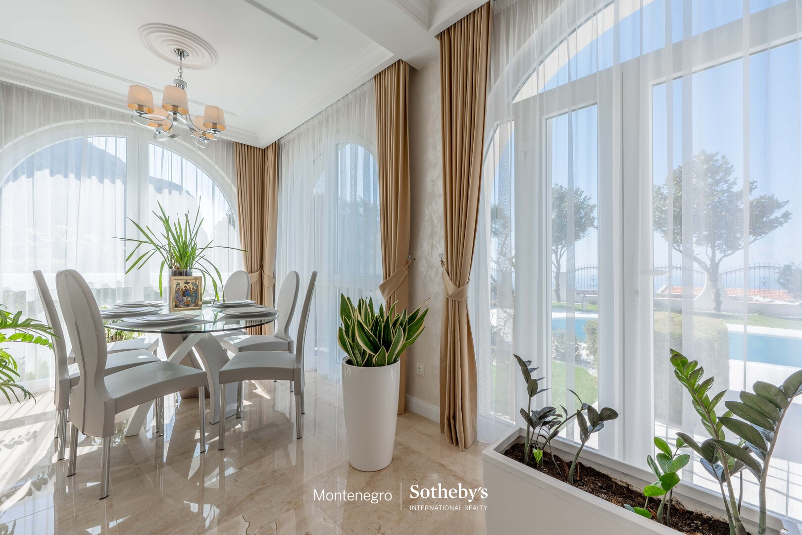 Five-Bedroom Villa in Blizikuće, Budva Riviera