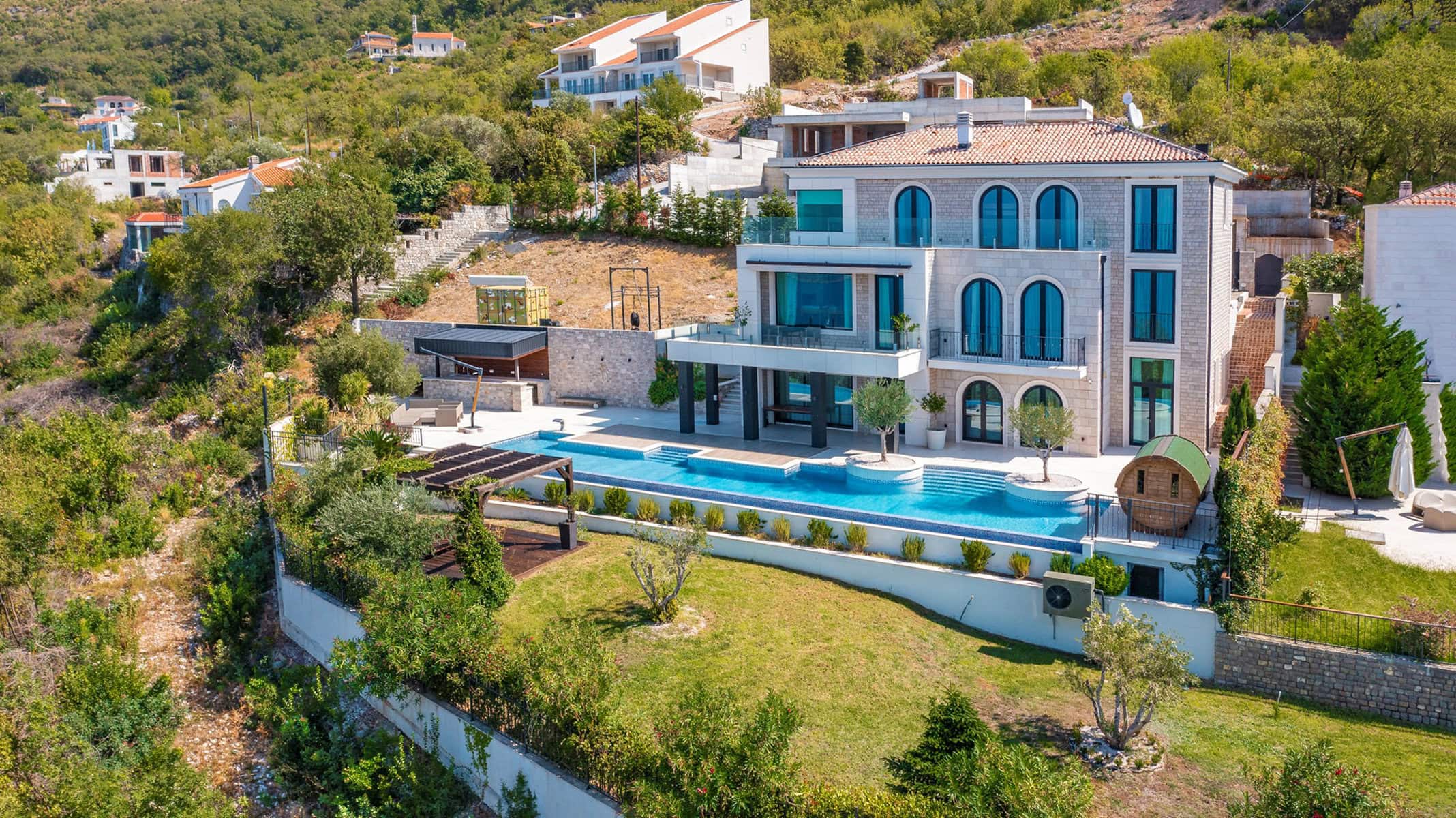 Six-Bedroom Villa in Blizikuće, Budva Riviera