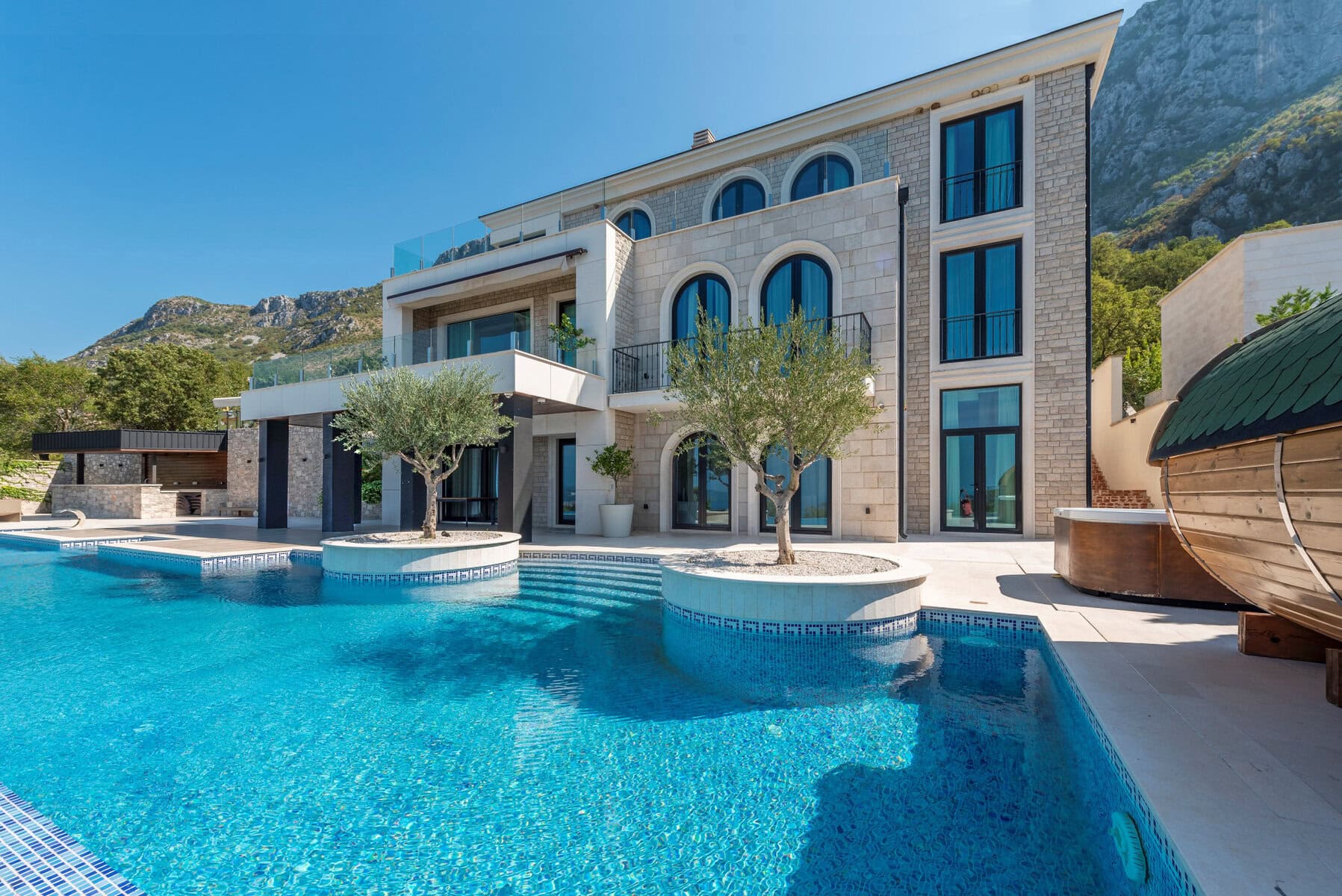 Six-Bedroom Villa in Blizikuće, Budva Riviera