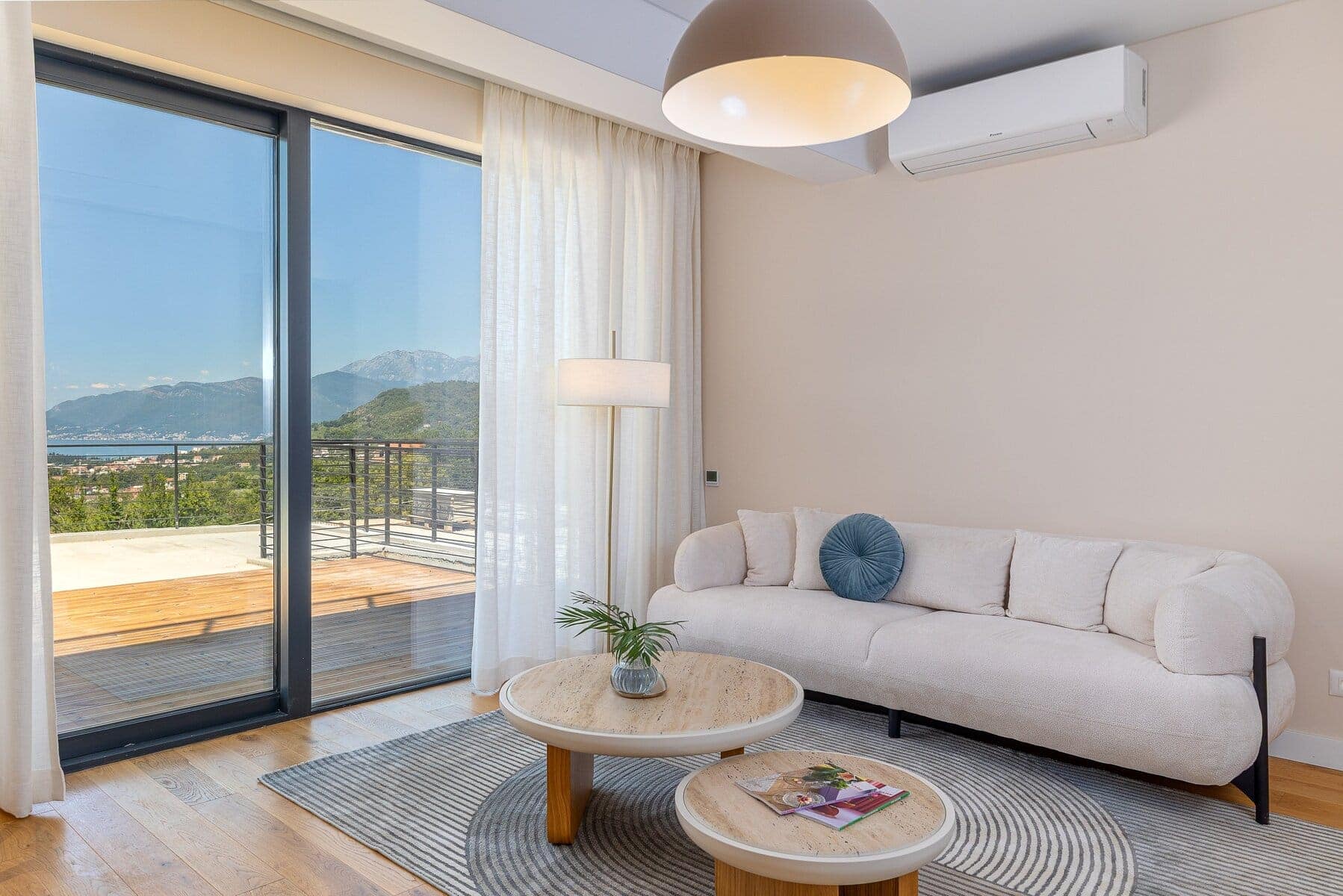 Two-Bedroom Sea-View Townhouse in Kavač