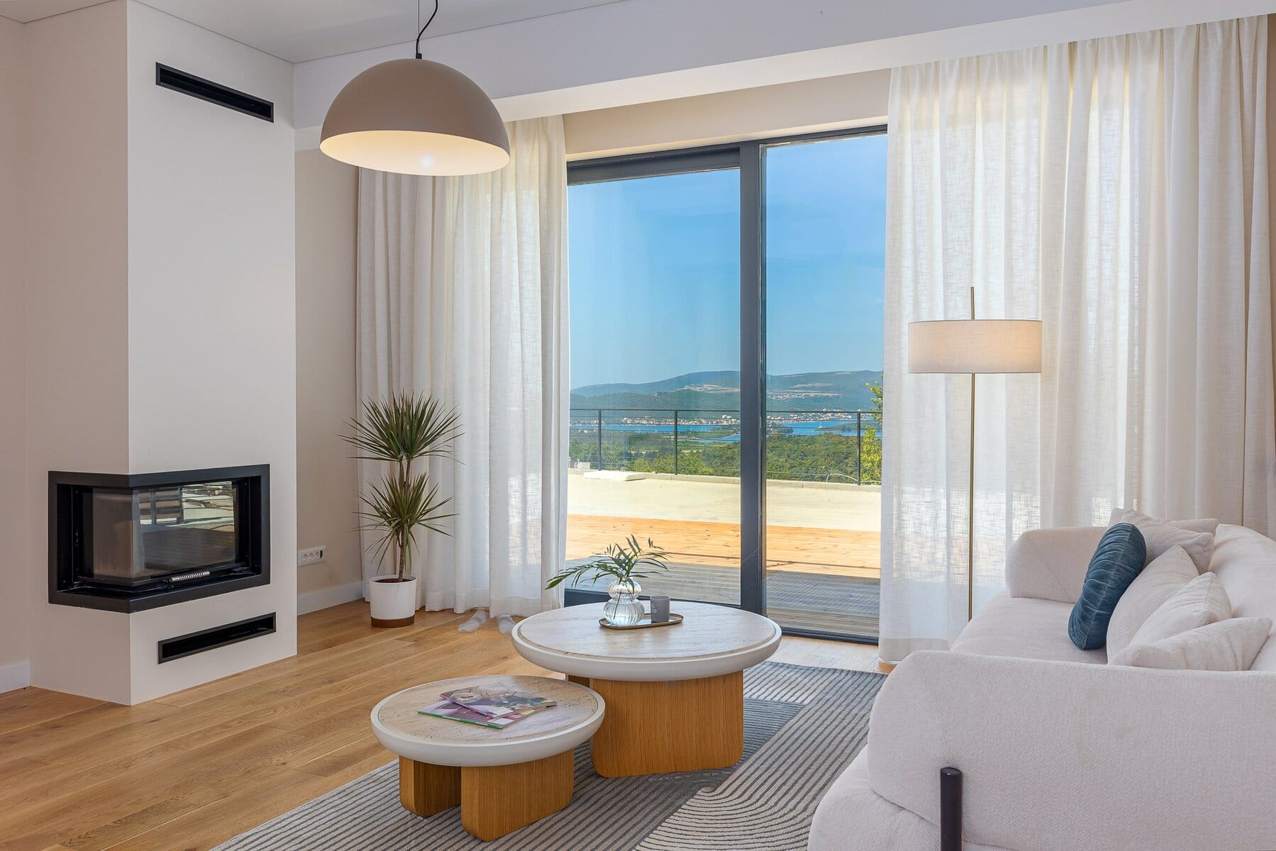 Two-Bedroom Sea-View Townhouse in Kavač