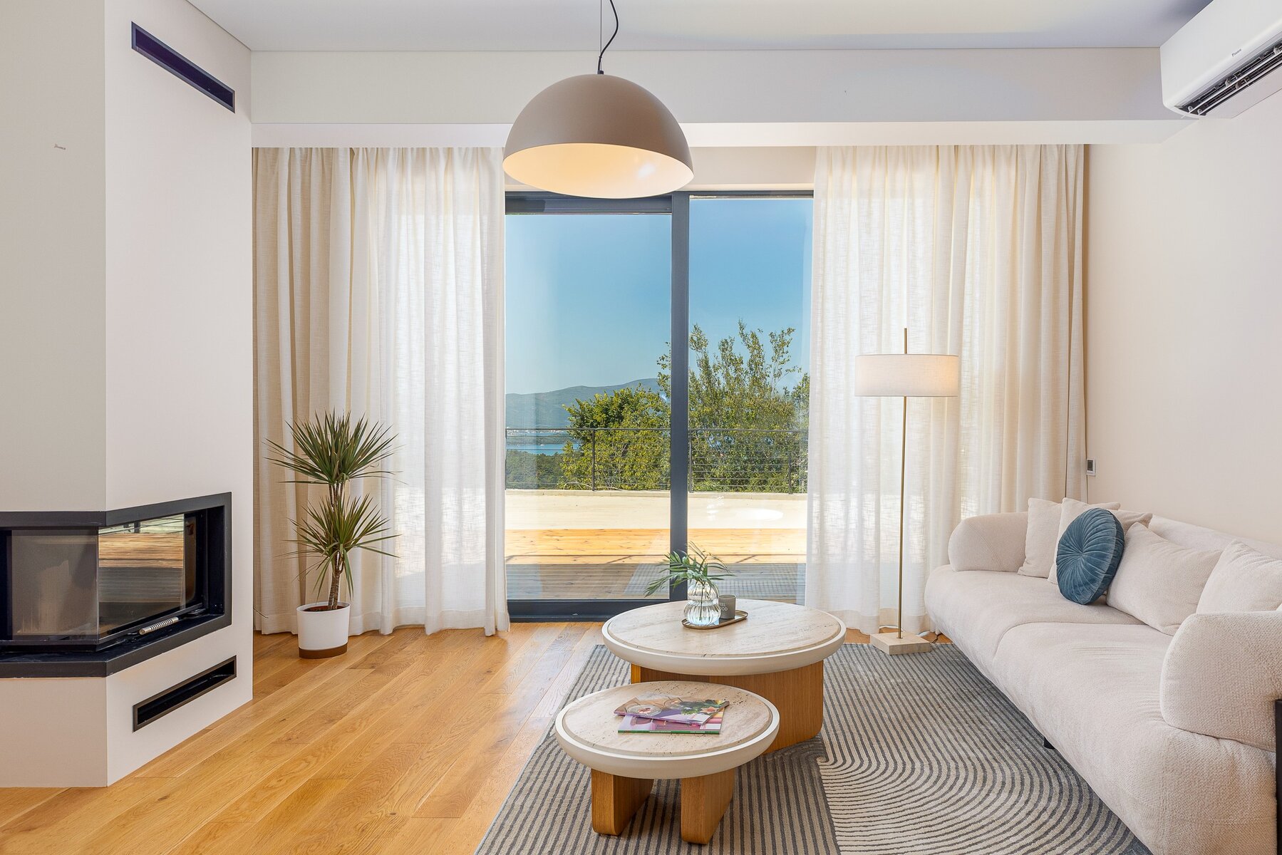 Two-Bedroom Sea-View Townhouse in Kavač