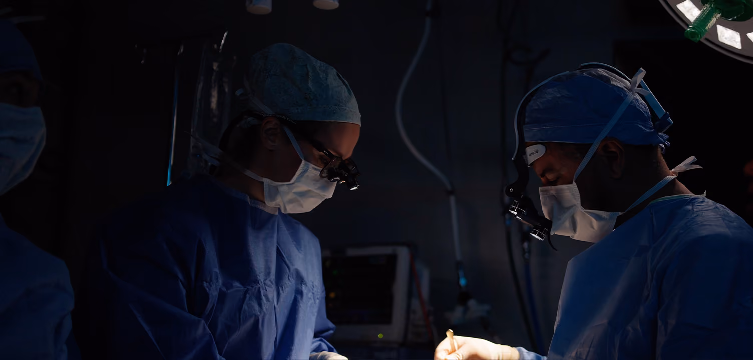 dr Ghavami in the operating room in Beverly Hills