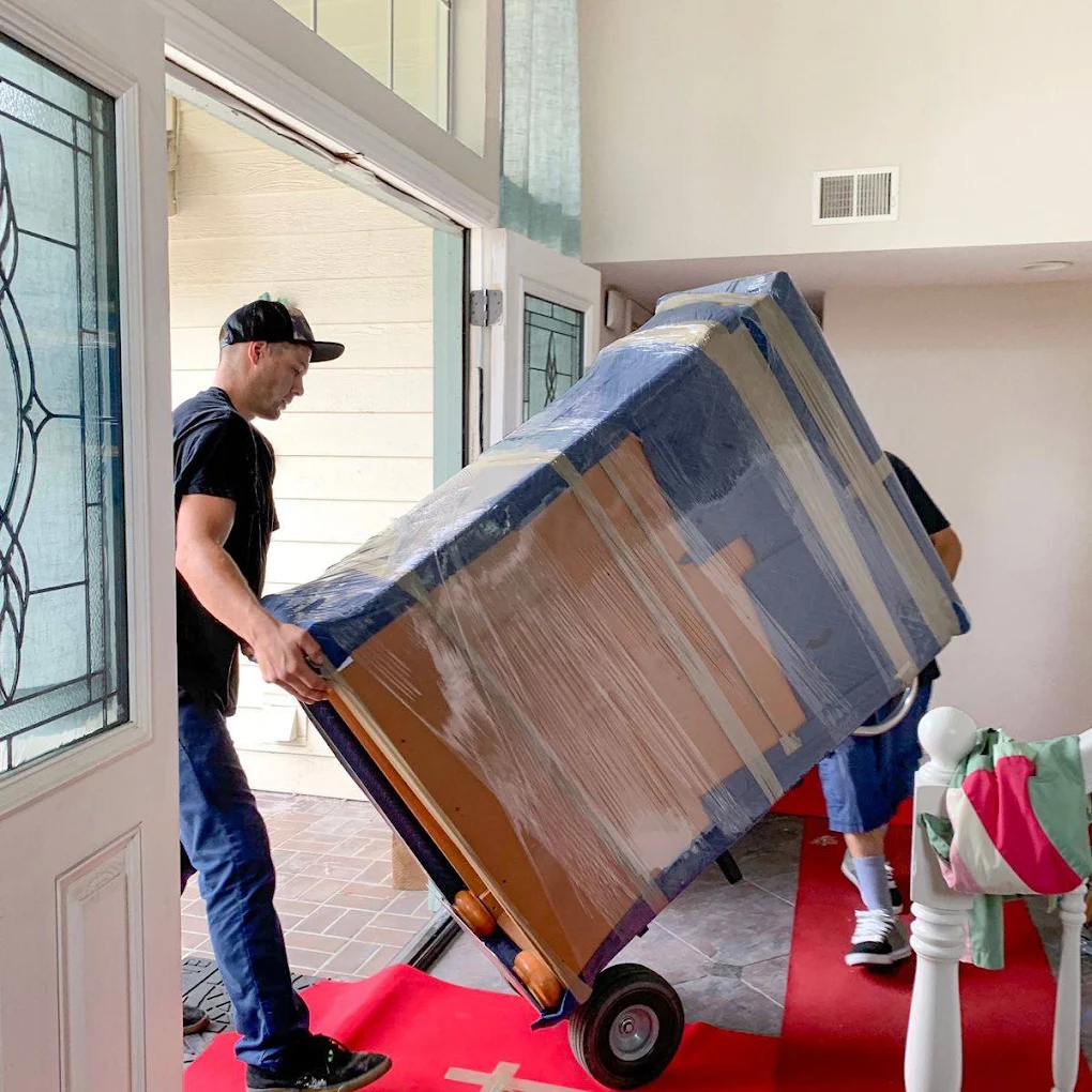 image of moving truck