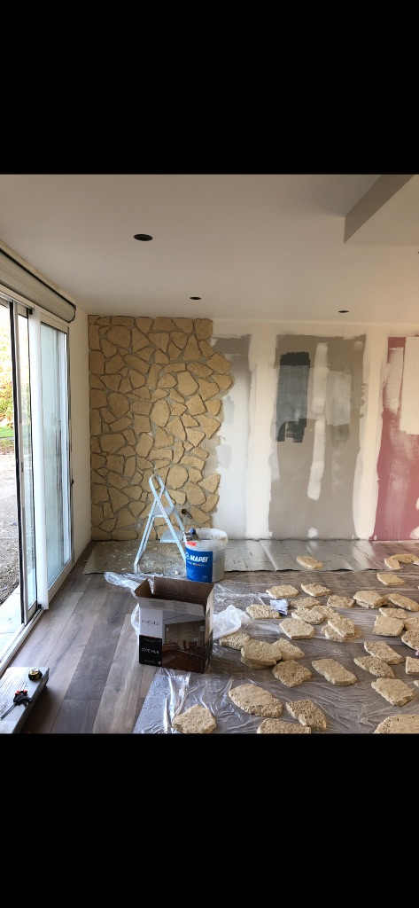 Avant : Pose de parement pierre naturelle en intérieur - Condé-en-Normandie