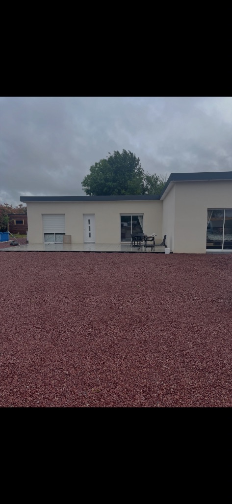 Avant : Toiture plate avec toit terrasse et aménagement extérieur - Messei