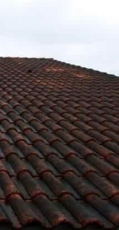Avant : Remplacement de toiture en tuiles - Saint-Georges-des-Groseillers