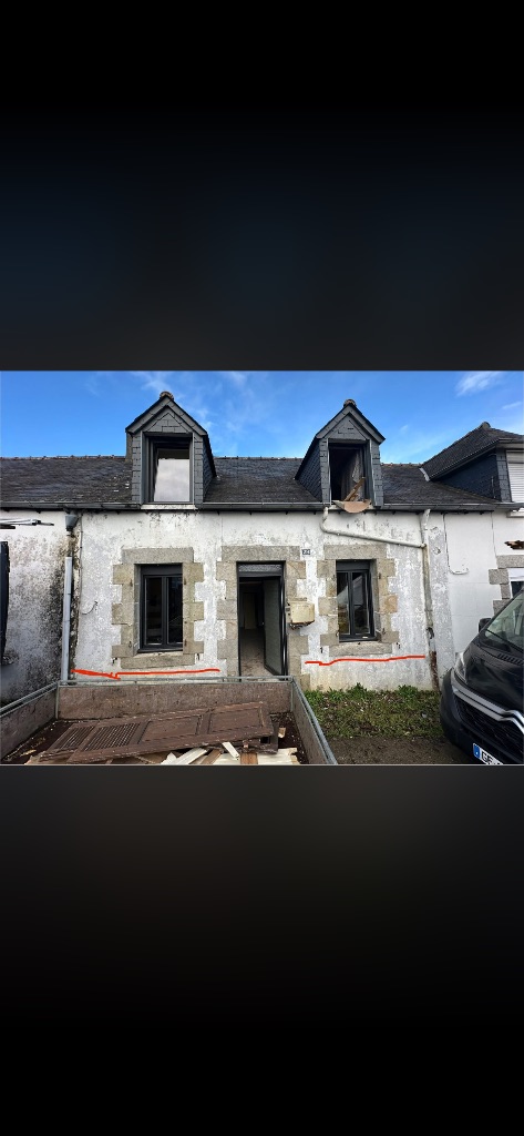 Avant : Rénovation complète de façade et toiture - Tinchebray-Bocage
