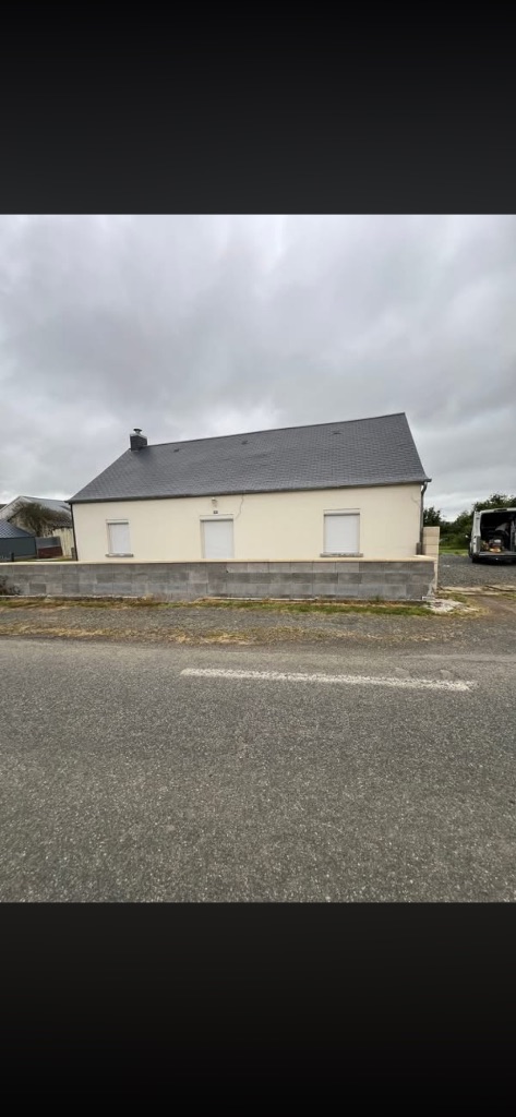 Avant : Réfection de toiture en ardoise - Briouze