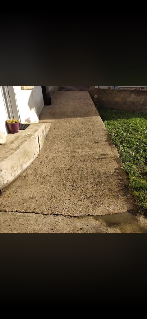 Nettoyage haute pression d'une allée en béton - Saint-Georges-des-Groseillers