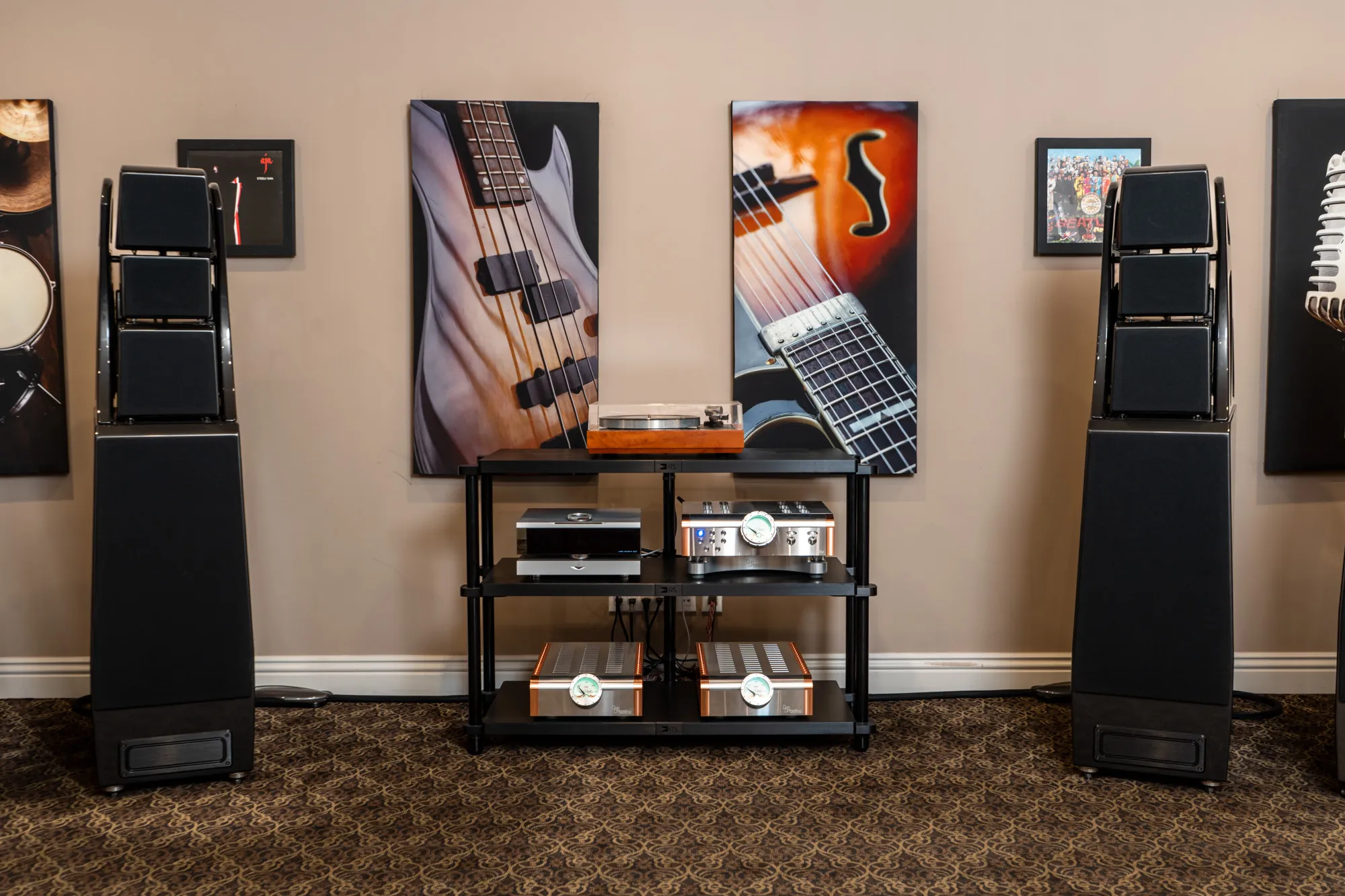 Wilson Audio Alexx V on Dan D'Agostino Momentum monoblocks in the Tempe Reference Room at LMC