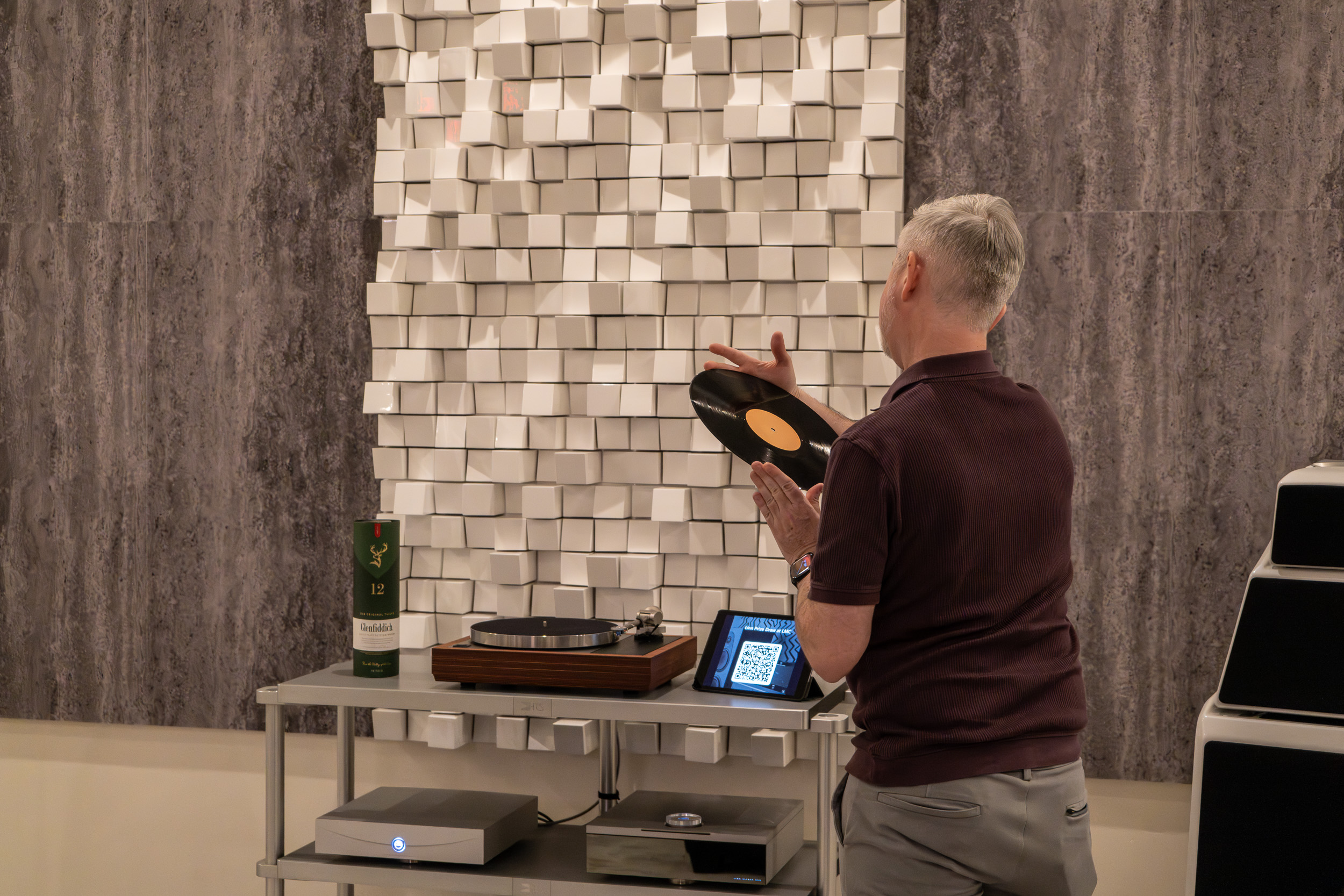 Paul Carlin demonstrating Linn Sondek LP12 setup at LMC Scottsdale