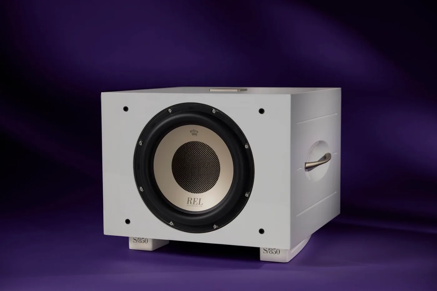 REL Acoustics S/850 in the white high-gloss finish option