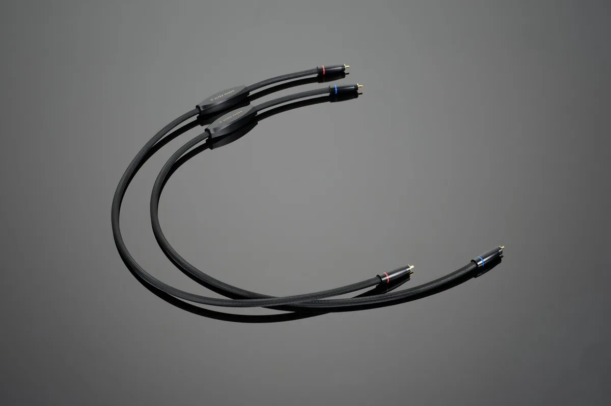 Transparent Audio Ultra Phono Interconnect with machined acrylic network module and gold-plated RCA connectors