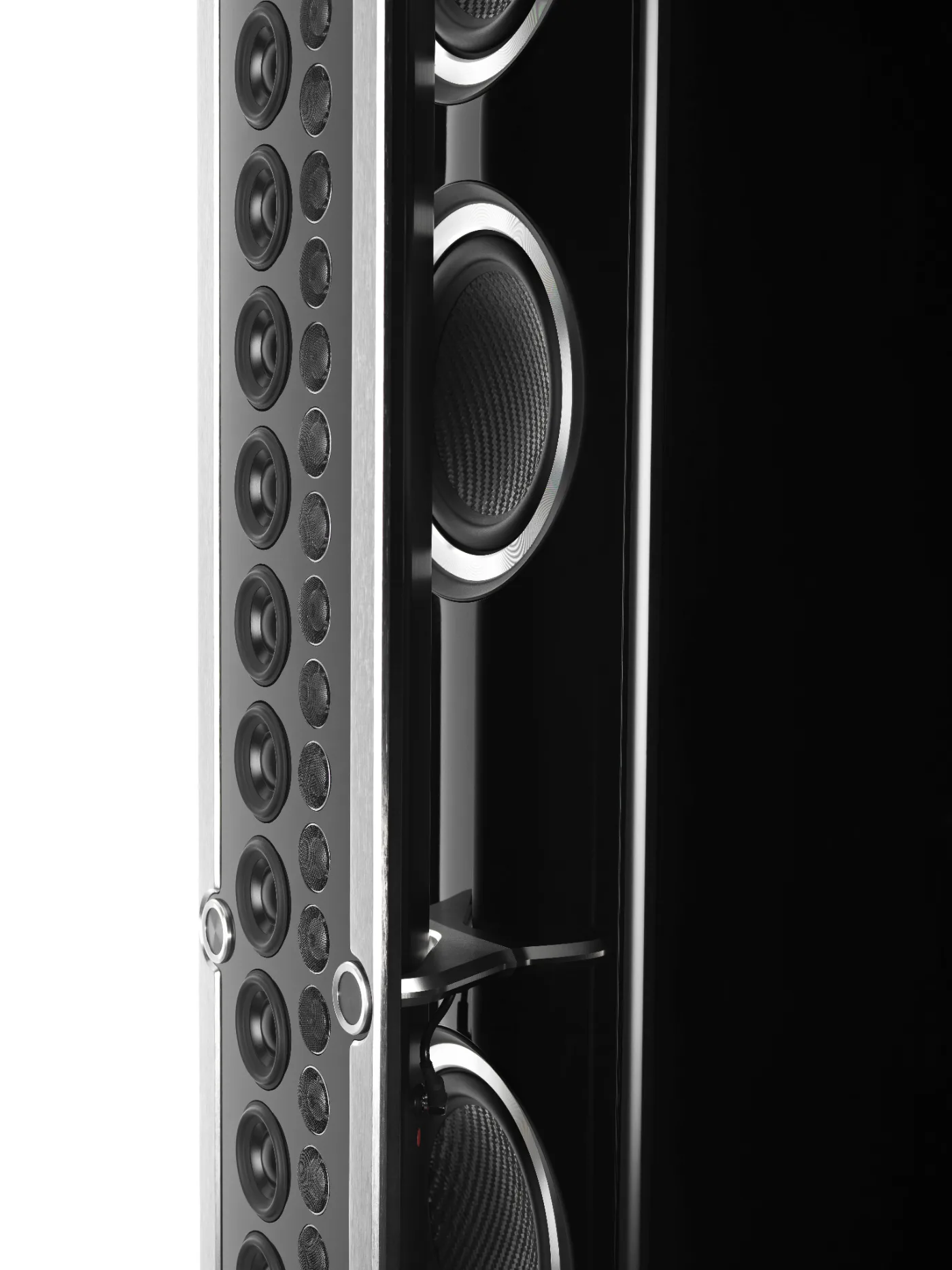 McIntosh XRT1.1K floorstanding speaker, close-up of the line array