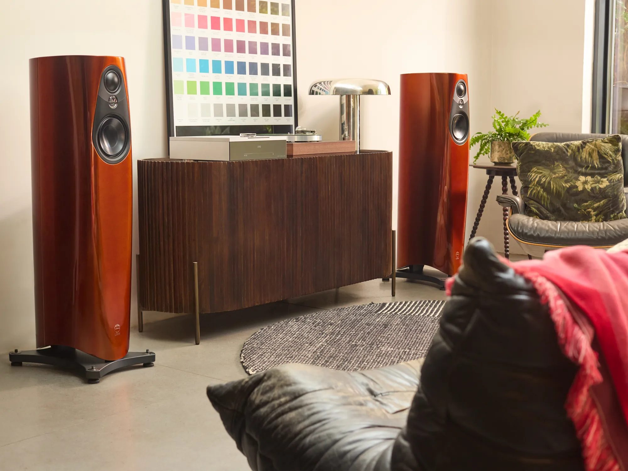 Linn 343 loudspeakers in Single Malt finish in a living room