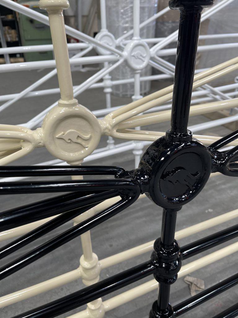 Close-up of the cast iron joint and kangaroo centre on a Kangaroo Sunshine gate