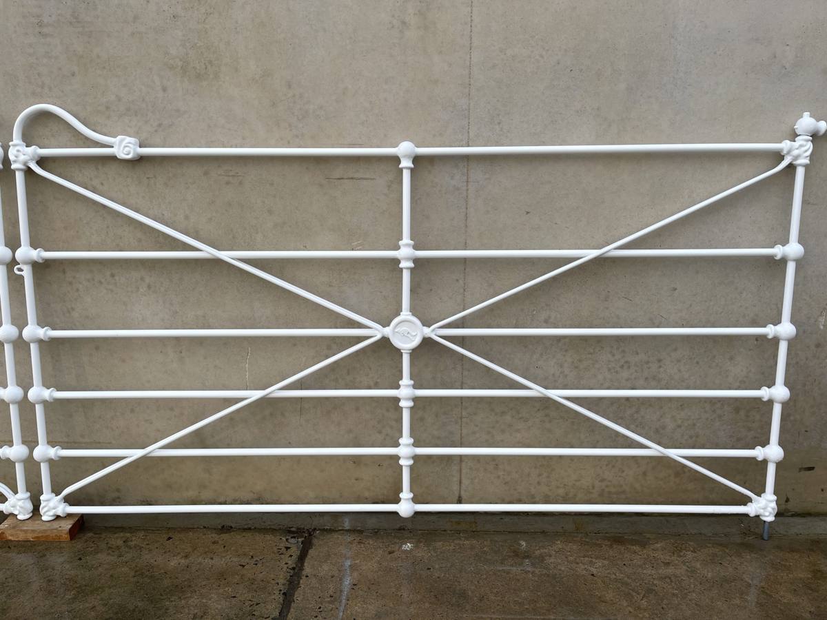 Kangaroo Sunshine cast joint gate in white, made by Big Red Wire